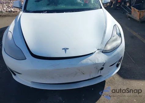 2022 Tesla Model 3 Long Range Dual Motor All-Wheel Drive z USA, uszkodzony, nr VIN 5YJ3E1EB1NF272077